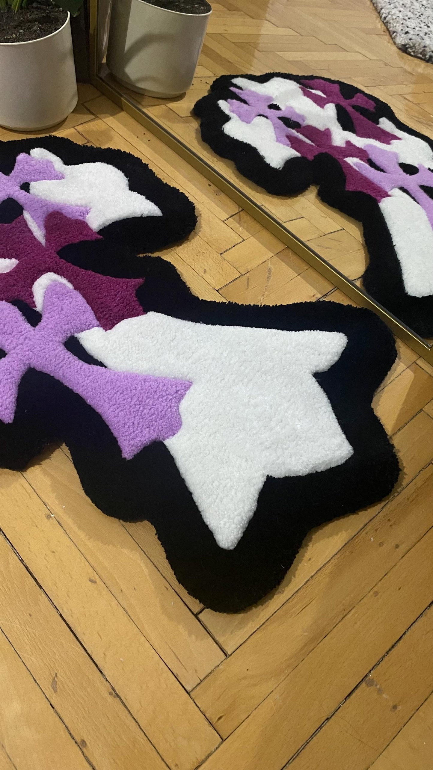 Gotik Haç Halı - 71x49cm Mor Beyaz El Yapımı Tufting Duvar Sanatı