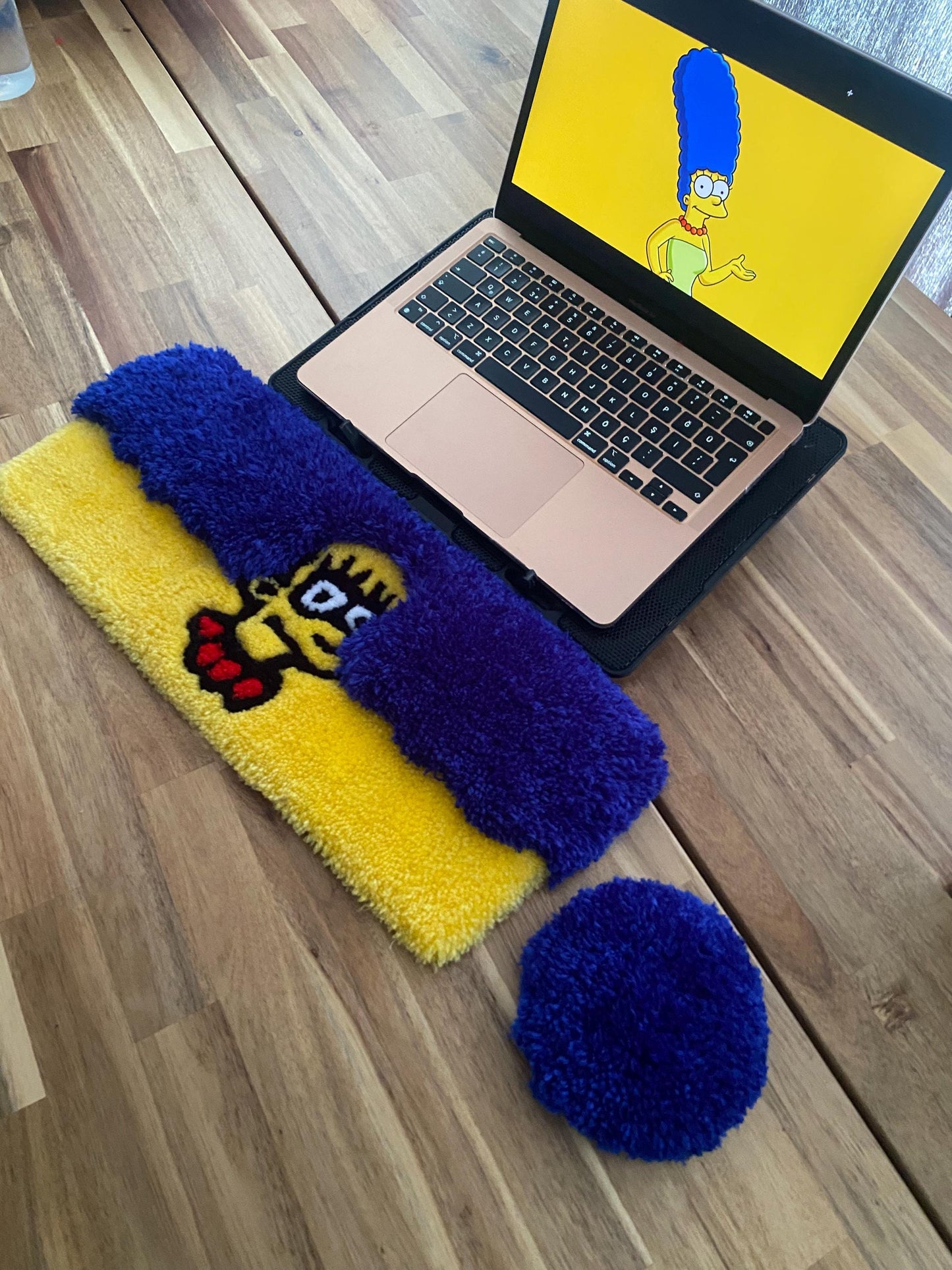 Marge Simpson Keyboard Rug - 44x16cm Handmade Tufted Desk Mat Set
