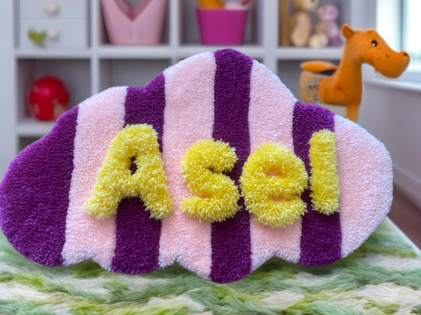 Özel İsim Tufting Halısı - El Yapımı Akrilik İplik Dekorasyon 56x34 cm