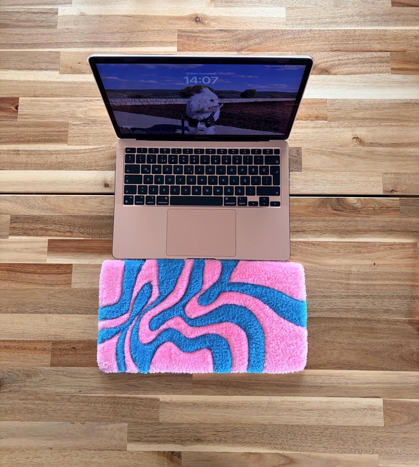 Lila & Turkuaz Dalgalı Klavye Halısı - Soyut El Yapımı Masa Paspası