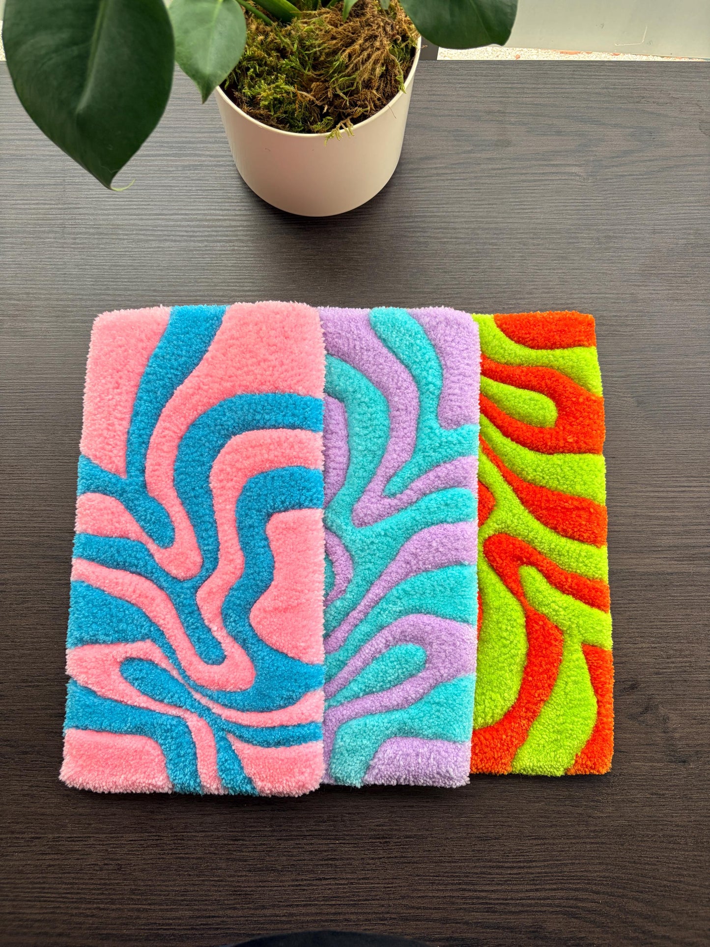 Lila & Turkuaz Dalgalı Klavye Halısı - Soyut El Yapımı Masa Paspası