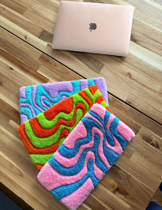 Lila & Turkuaz Dalgalı Klavye Halısı - Soyut El Yapımı Masa Paspası