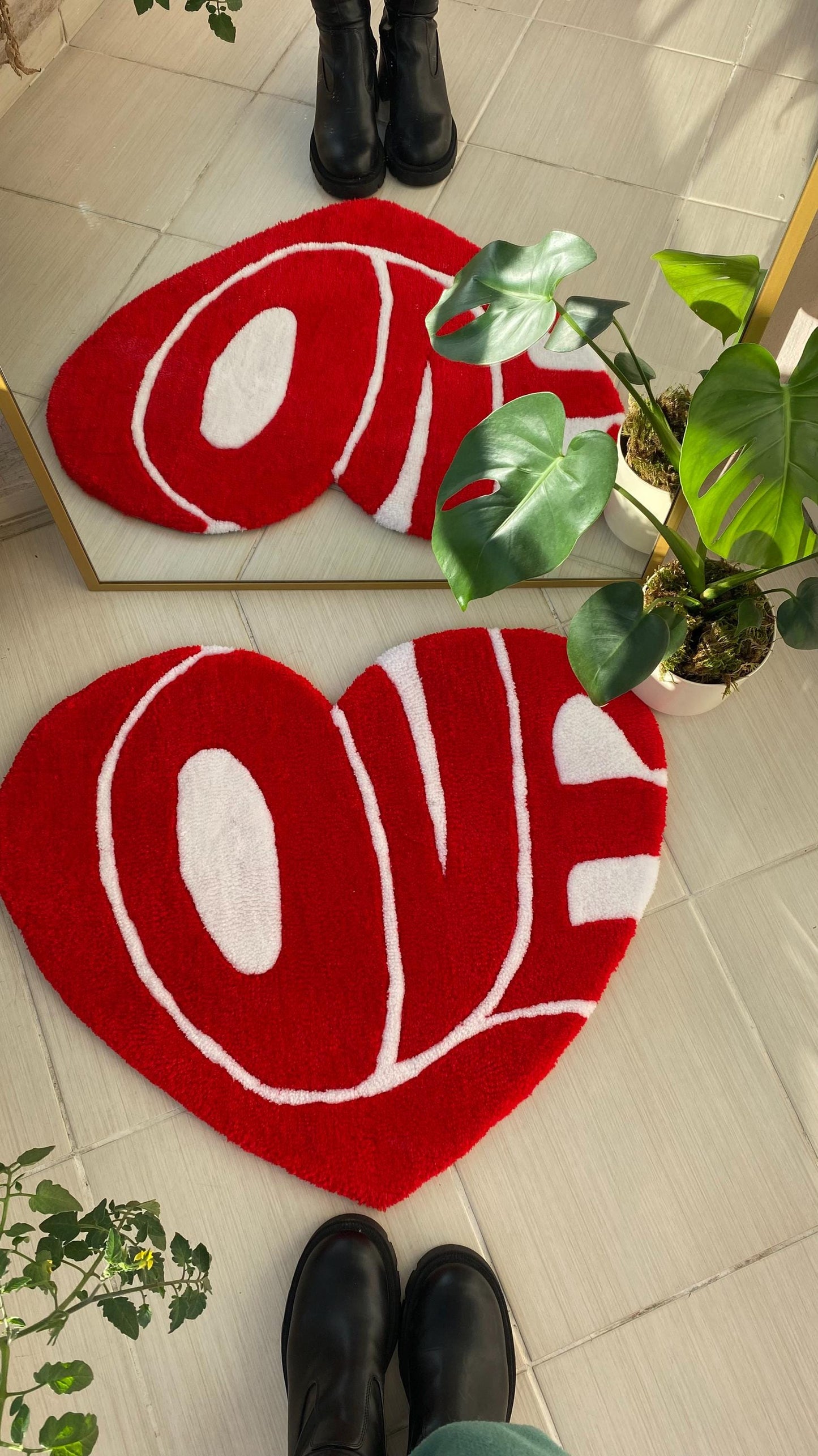 Kalp Şeklinde LOVE Halı - Kırmızı Beyaz El Yapımı Sevgililer Günü Dekorasyonu