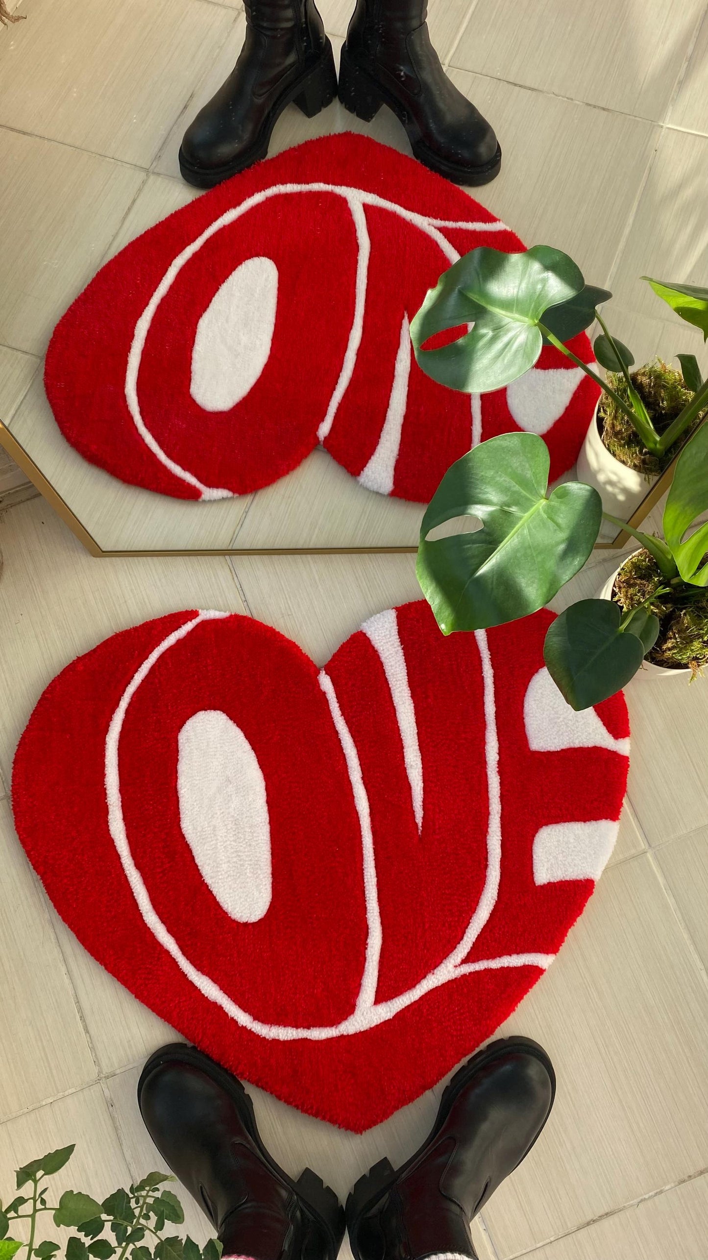 Kalp Şeklinde LOVE Halı - Kırmızı Beyaz El Yapımı Sevgililer Günü Dekorasyonu