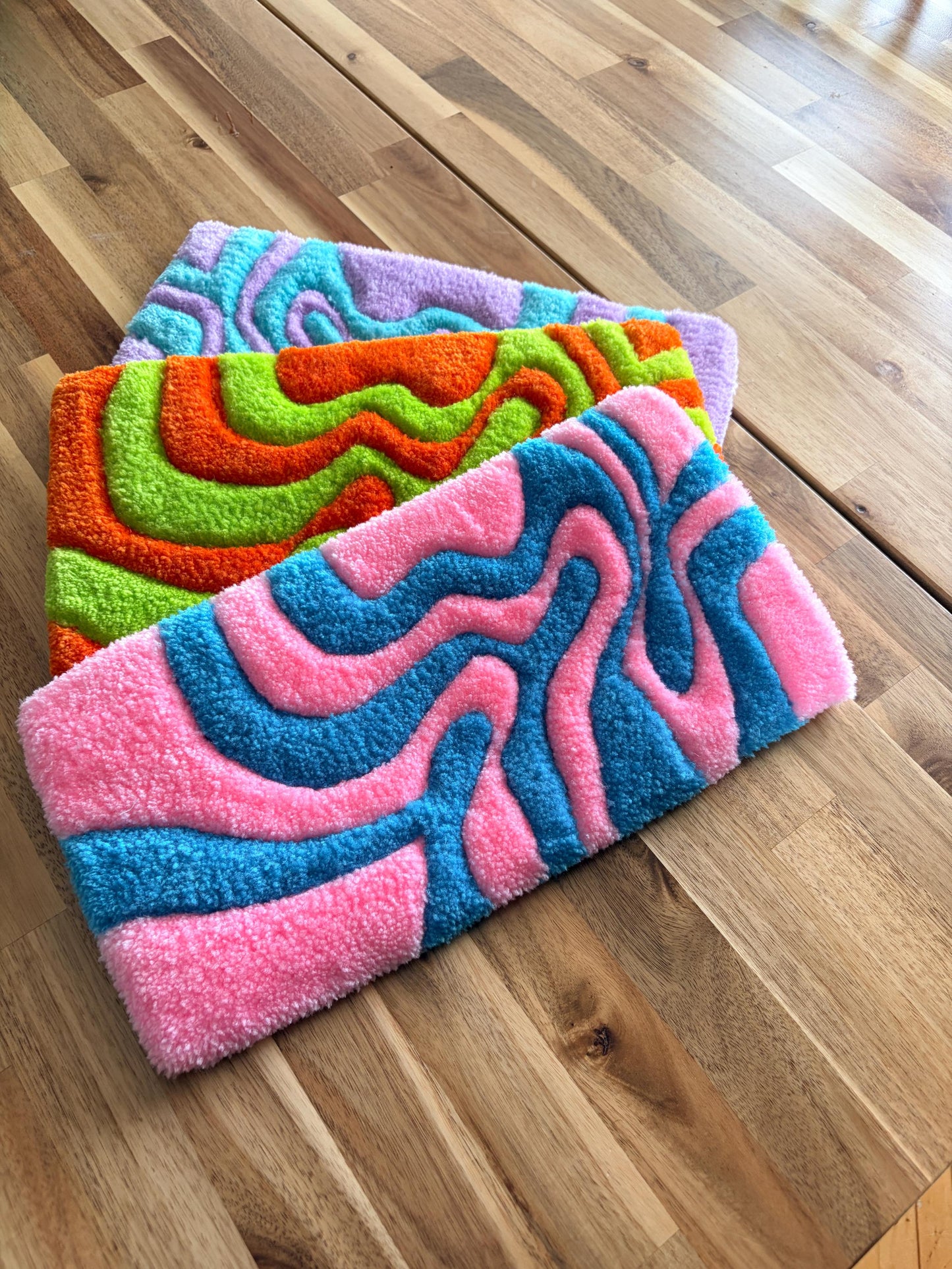 Lila & Turkuaz Dalgalı Klavye Halısı - Soyut El Yapımı Masa Paspası