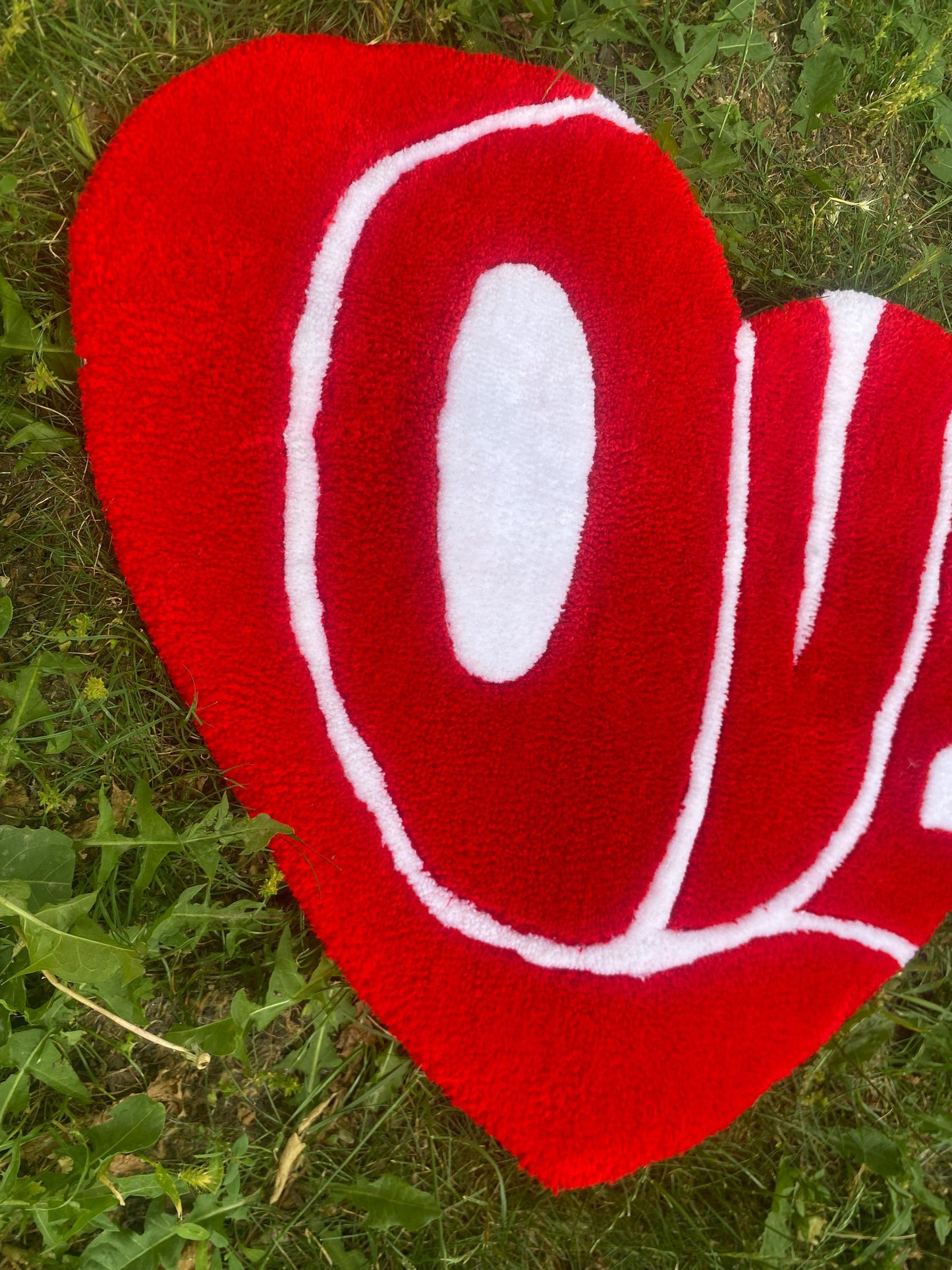 Kalp Şeklinde LOVE Halı - Kırmızı Beyaz El Yapımı Sevgililer Günü Dekorasyonu