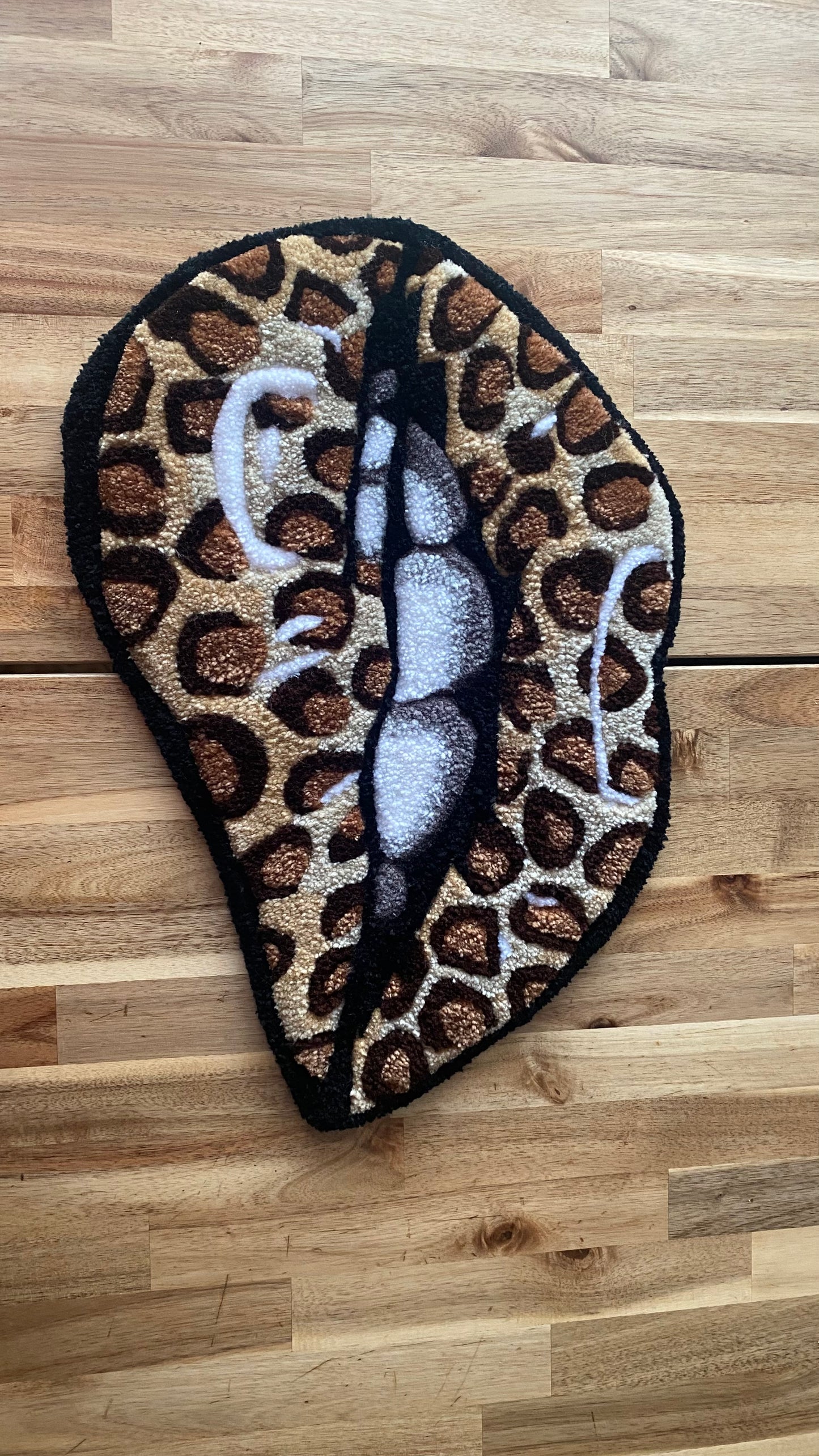Leopard Lips Tufting Rug – Handmade Wall Art & Floor Rug