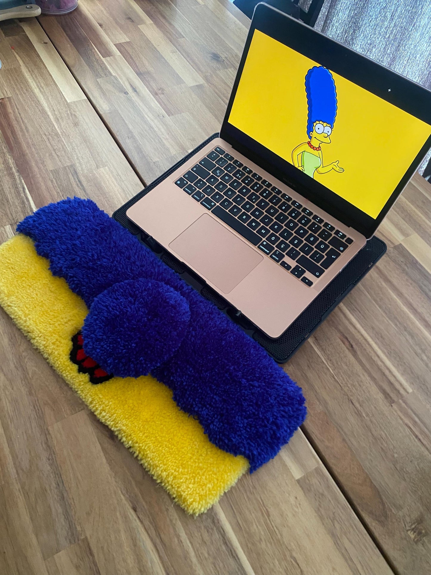 Marge Simpson Keyboard Rug - 44x16cm Handmade Tufted Desk Mat Set