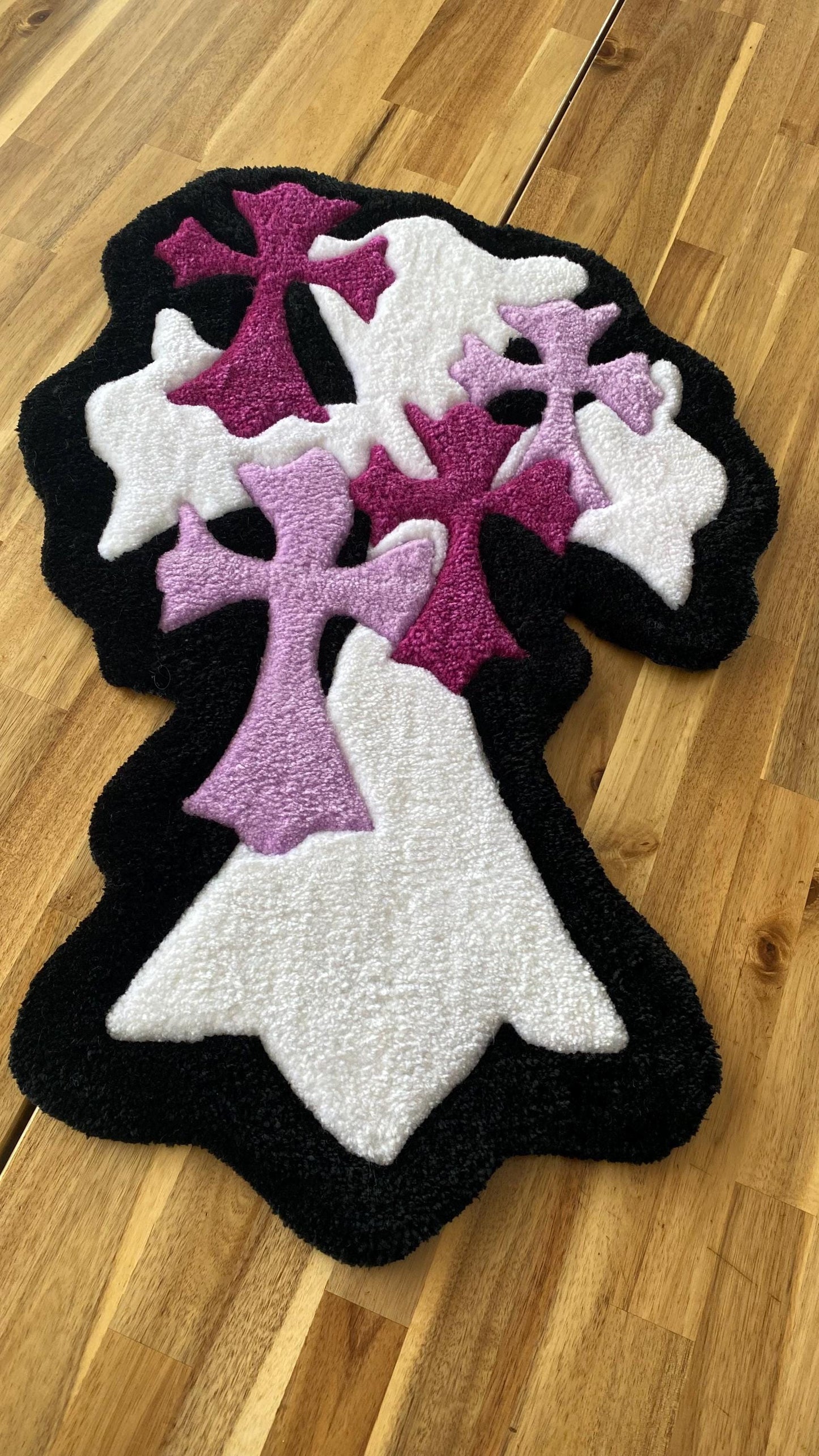 Gotik Haç Halı - 71x49cm Mor Beyaz El Yapımı Tufting Duvar Sanatı